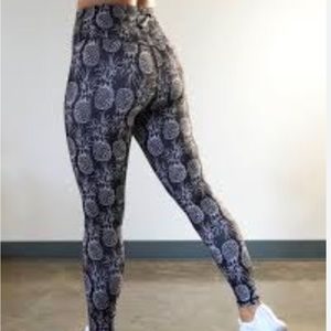 Only used one time very good condition size midium get two for one price